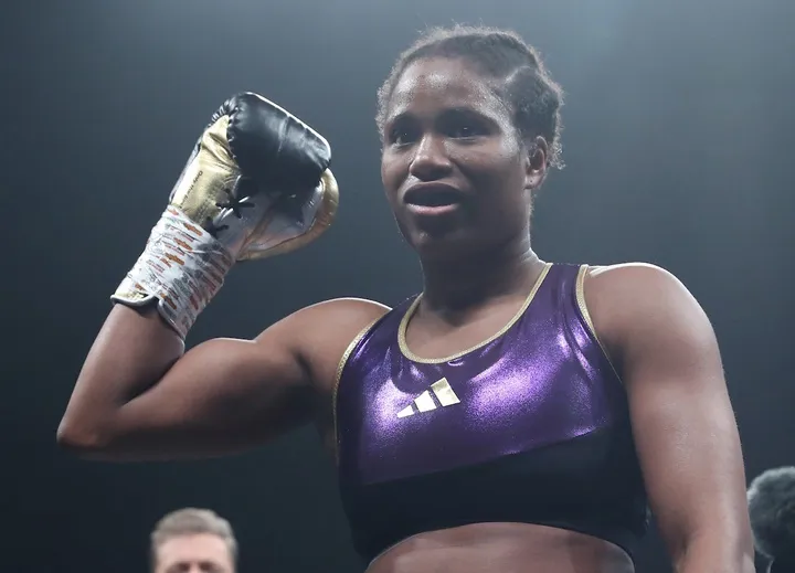 Caroline Dubois domina a Jessica Camara durante dos asaltos, pero el combate termina en empate técnico tras un choque accidental de cabezas