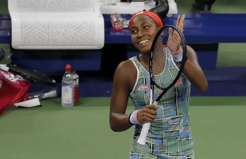 'Superhéroe' Gauff derrota a la campeona de 2020 Kenin en la primera ronda del Abierto de Australia