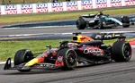 "Verstappen enciende la alarma en Red Bull tras la comparación significativa de Hamilton – Análisis de RacingNews365"