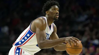 "Joel Embiid de los 76ers habla sobre su rodilla lesionada y cómo afecta su rendimiento: 'Es difícil confiar cuando no eres tú mismo'"