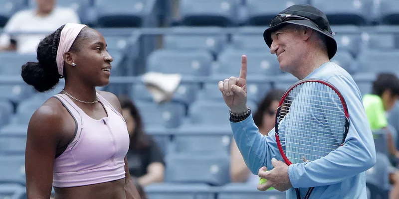 Australian Open 2025: El Entrenador de Coco Gauff, Brad Gilbert, Mantiene a los Fans en Suspenso Sobre el Clima del Día 1