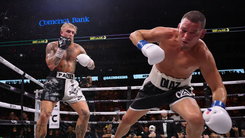 Jake Paul abucheado por los aficionados al boxeo antes de la pelea de Mike Tyson