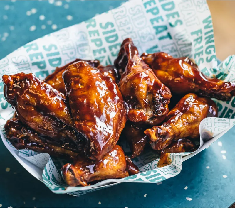 Wingstop se convierte en el socio oficial de pollo de la NBA y la NBA G League