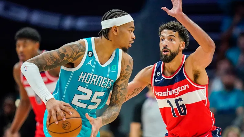 Los Hornets se disculpan por recuperar una consola de videojuegos de un joven fan tras un 'sketch' en la cancha