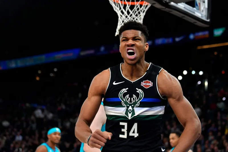 Giannis Antetokounmpo y Harrison Barnes son nombrados Jugadores de la Semana en la NBA