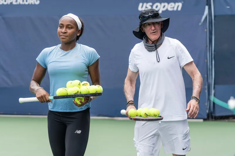 Coco Gauff sorprende al recibir elogios de su exentrenador Brad Gilbert tras romper el récord de Iga Swiatek