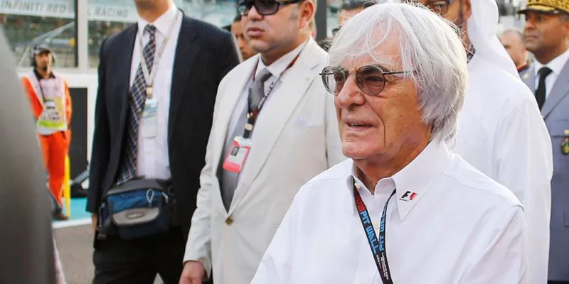 Ecclestone firma un contrato millonario para mantener a Ferrari en la F1