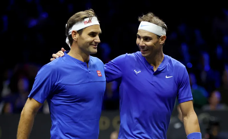 La Influencia Crucial de Rafael Nadal y Roger Federer en el Camino de Carlos Alcaraz y Jannik Sinner, según un Exjugador