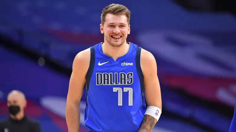 ¡Malas noticias para los Mavs! Luka Doncic sufre un esguince en la muñeca y será reevaluado en una semana