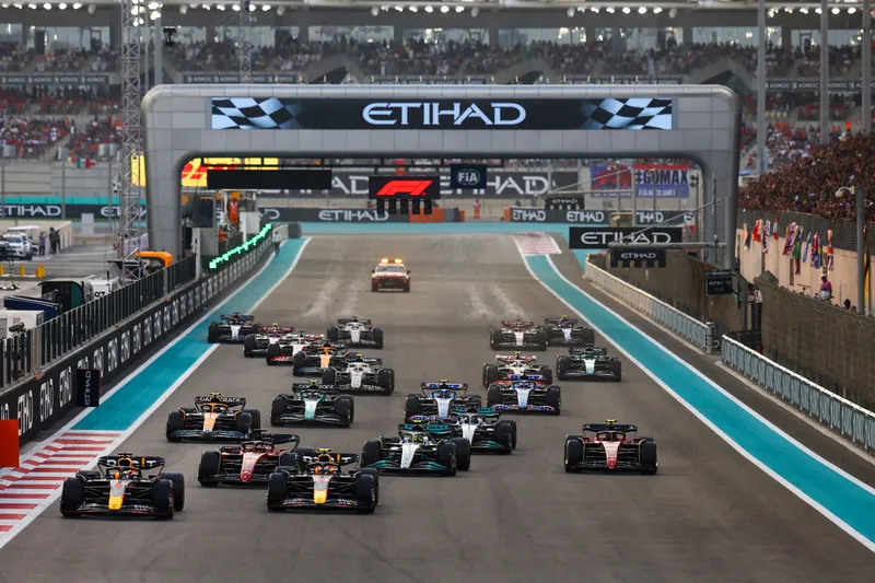 Sigue en Vivo el Gran Premio de Abu Dhabi: Actualizaciones y Resultados en Tiempo Real | Motorsport.com