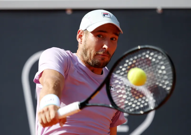 Shapovalov rompe sequía de dos años y avanza a la final en Belgrado