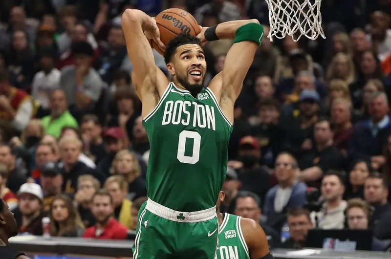 Tatum viajó antes de su triple decisivo contra los Raptors, según la NBA