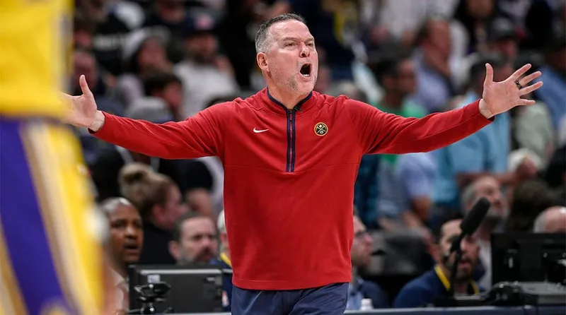 Michael Malone critica el despido de Mike Brown y afirma que los Kings carecen de 'clase'