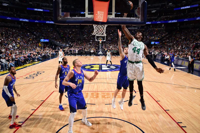 Nuggets y Celtics ponen la mira en Lonnie Walker IV