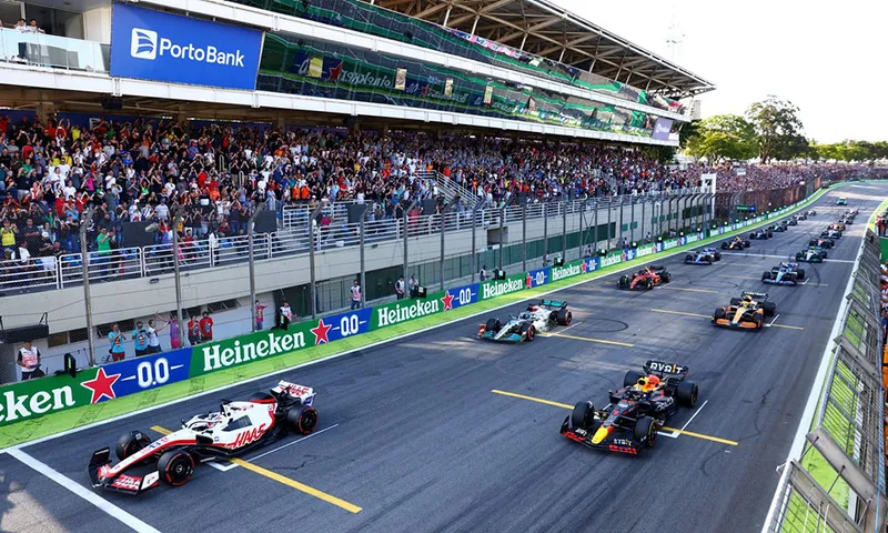 ¡Increíble! Verstappen se lleva la victoria desde el 17º lugar en un emocionante GP de Brasil, mientras Norris finaliza sexto