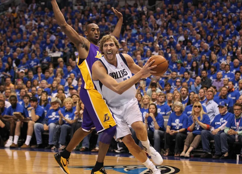 Dirk Nowitzki apoya a Luka Doncic en su debut contra los Lakers: 