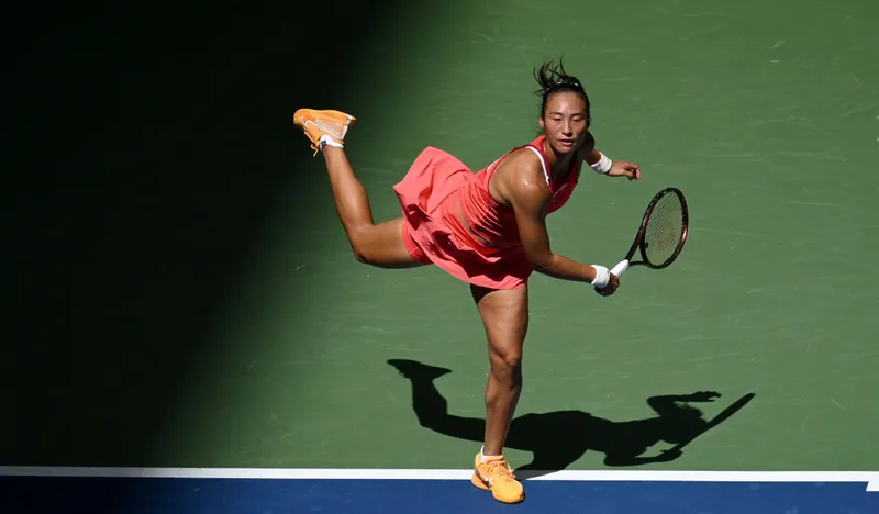 La campeona olímpica Qinwen Zheng celebra el auge del tenis en China tras París 2024