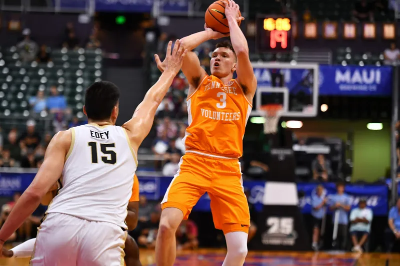 Dalton Knecht iguala récord de novatos en la NBA con 9 triples en un solo partido