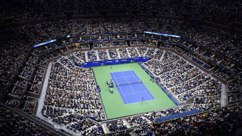 la estrella del tenis que brilla en el US Open y los WTA Finals, mientras los Buffalo Bills la apoyan desde la grada