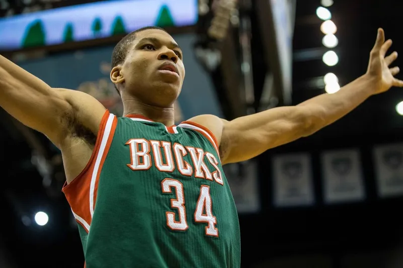 Giannis Antetokounmpo es nombrado Jugador de la Semana