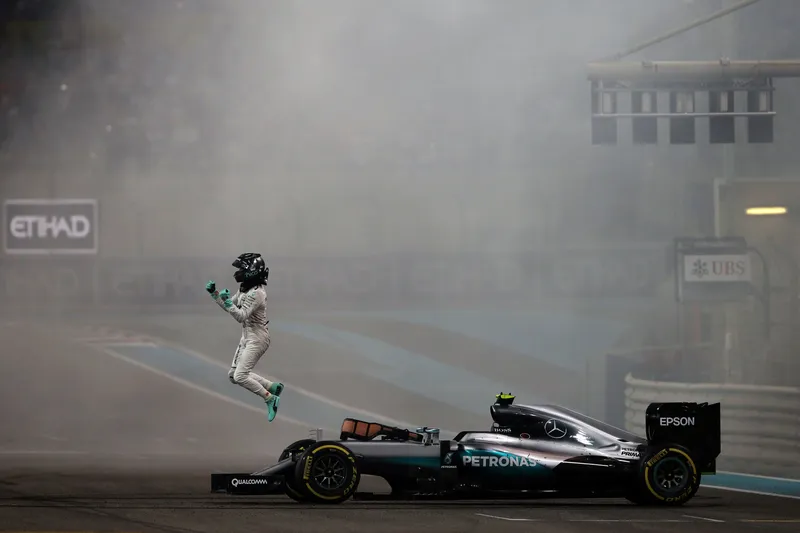 Nico Rosberg revela secretos sobre las conversaciones en el paddock de Mercedes y Red Bull