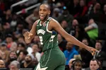 Informe: Los Bucks intercambian a Khris Middleton por Kyle Kuzma de los Wizards