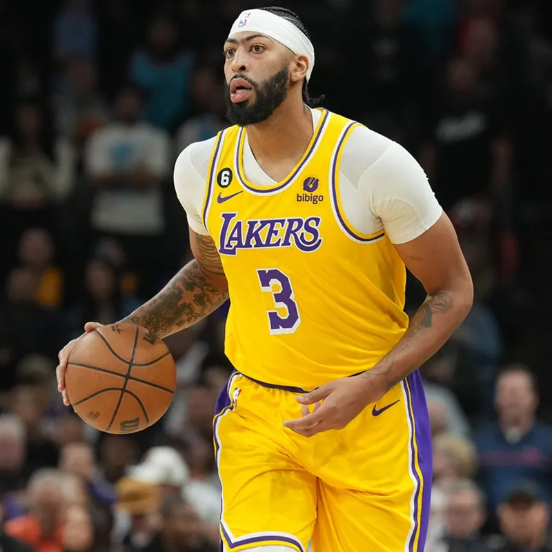 Anthony Davis se lesiona el tobillo izquierdo en el partido de Navidad de los Lakers