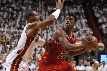 Informes: Jimmy Butler se une a los Warriors en un acuerdo de múltiples equipos con los Heat