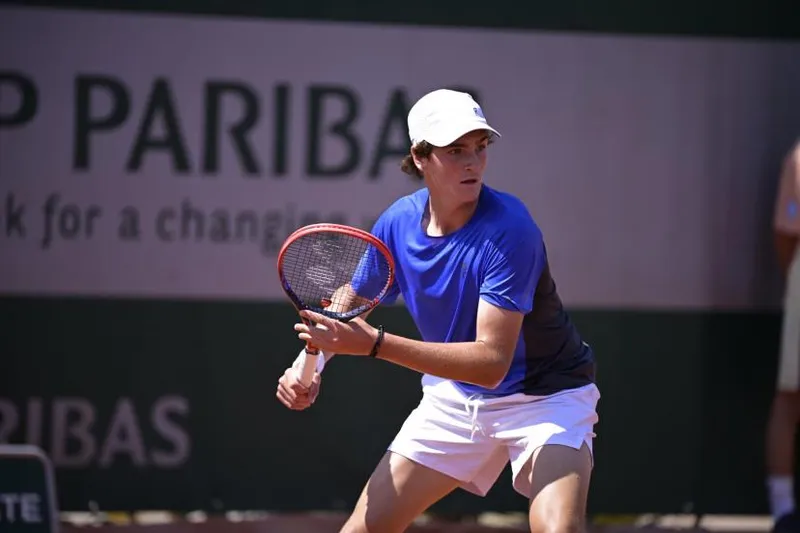 Joao Fonseca vence a Arthur Fils en Jeddah: Resultados del ATP Tour de Tenis