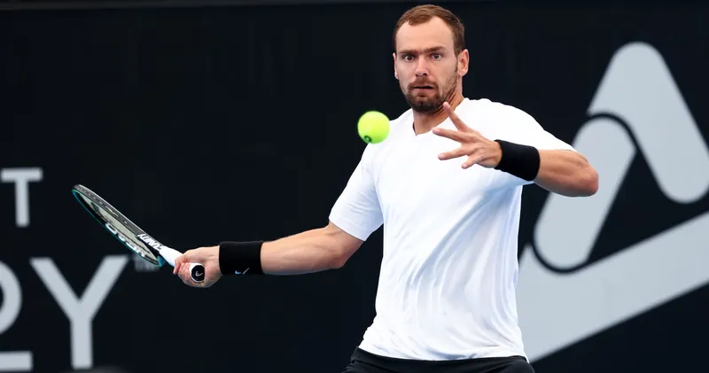 Abierto de Brisbane: Opelka vence a Arnaldi y avanza a los cuartos de final