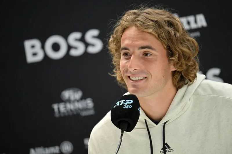 Tsitsipas atribuye su gran actuación en París a un 'romántico' escape de Halloween