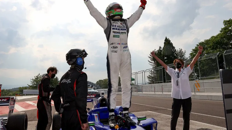 Fenestraz a un paso de asegurar su asiento en la Super Formula 2025 tras su salida de la Fórmula E