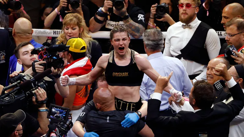 Katie Taylor se impone a Amanda Serrano en una batalla épica marcada por cabezazos y mucho coraje