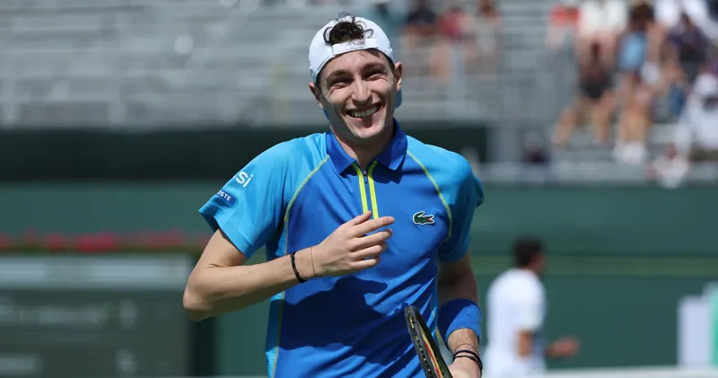 Humbert supera a Kokkinakis en la apertura de la Gran Final del UTS