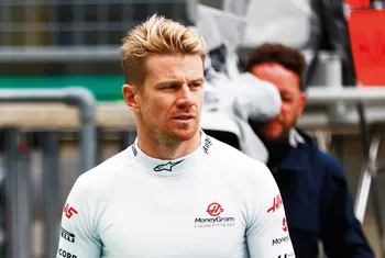 "Hamilton Brilla en Bahréin: Choque entre Hulkenberg y Piastri en las Pruebas"