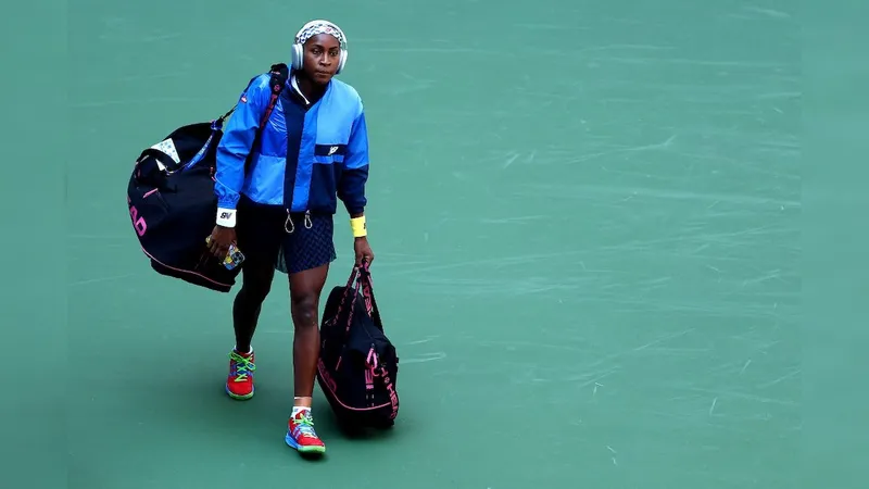 Coco Gauff derrota a Leylah Fernandez y avanza a los octavos de final del Abierto de Australia