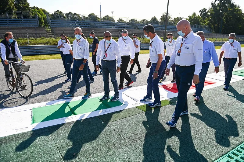 El campeón de F1 pide a los comisarios que REVOQUEN la polémica penalización en el Gran Premio de Abu Dhabi