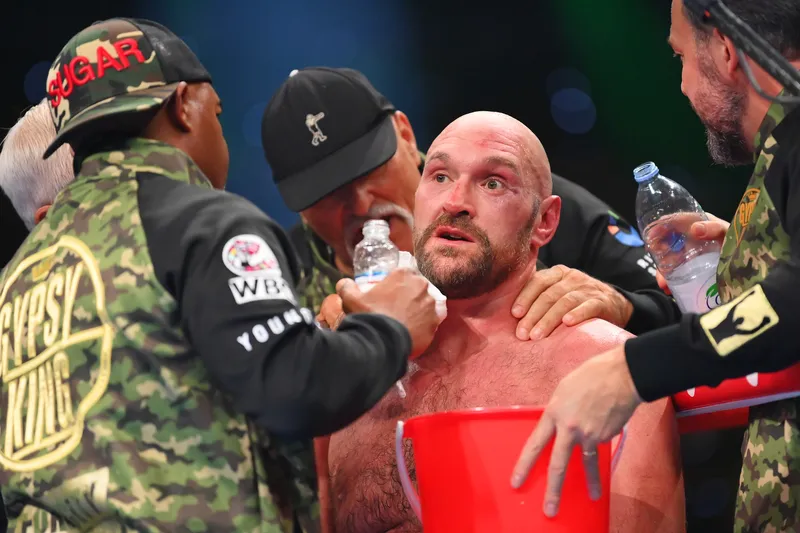 El Declive de Tyson Fury: Cómo la Edad, el Peso y la Riqueza Afectan Su Intento de Regreso al Boxeo