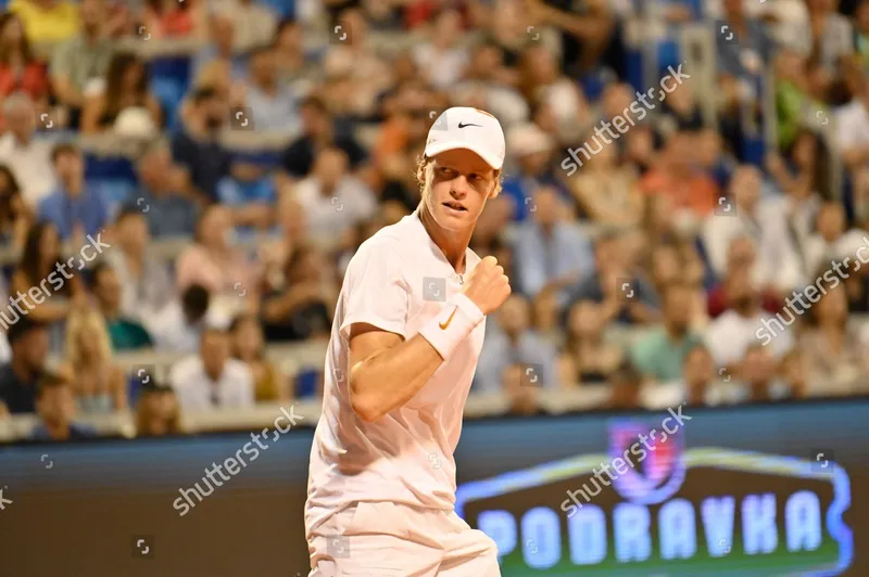 Jannik Sinner supera a Holger Rune y avanza a los cuartos de final del Abierto de Australia