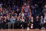 "Mitchell Robinson de los Knicks podría regresar de su lesión este viernes o domingo; Ariel Hukporti fuera de 4 a 6 semanas, según informes"