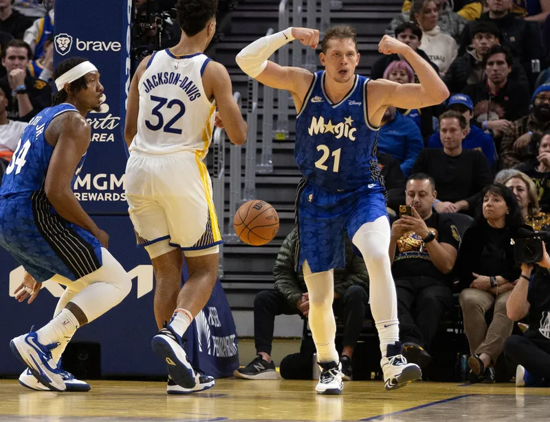 Stephen Curry arrasa con 56 puntos ante los Magic en el noveno aniversario de su icónico tiro ganador contra OKC