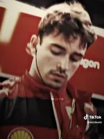 ¿Ayudará la juventud de Charles Leclerc en la batalla de Ferrari contra Lewis Hamilton?