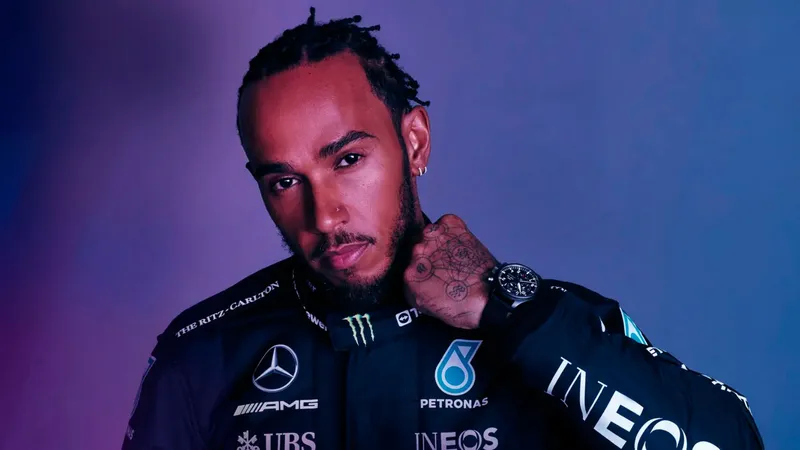 Hamilton lanza dardos a Mercedes