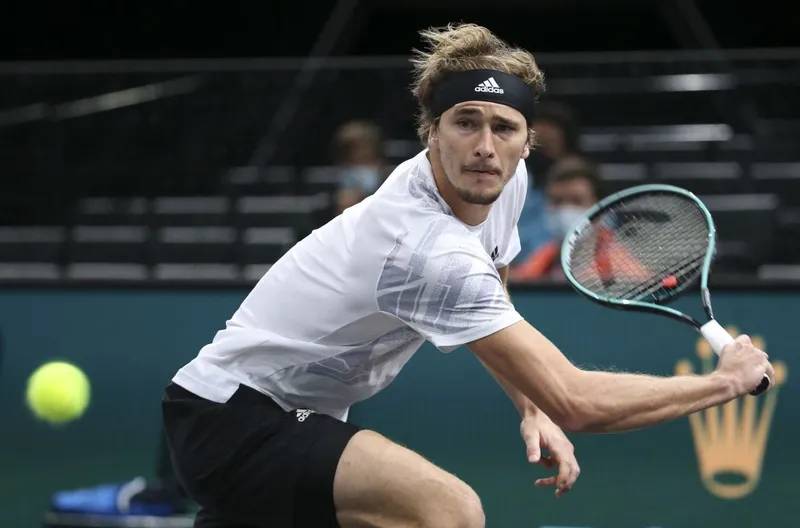 Zverev brilla y avanza a la final del Masters de París tras vencer a Rune