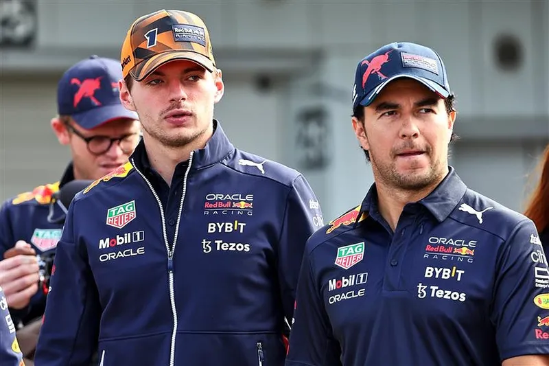 Max Verstappen reacciona a la salida de Sergio Pérez del equipo Red Bull