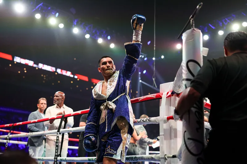 Ennis vs. Ortiz Jr.: Predicciones de Hopkins sobre un enfrentamiento en 2025 a pesar de las dudas - Noticias de Boxeo 24